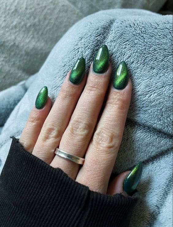 Emerald Cat Eye Nails 1