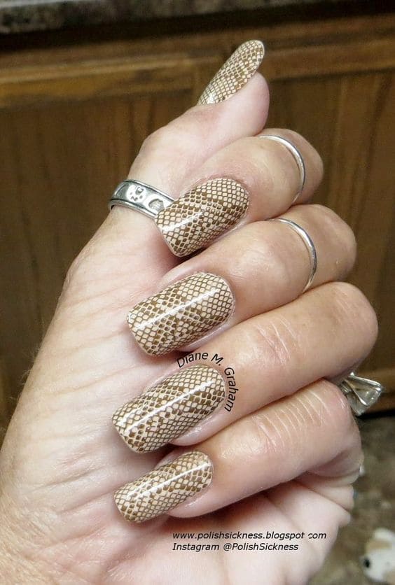 Enchanting Snakeskin Manicure 4