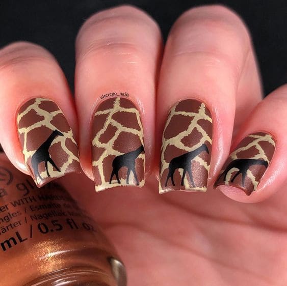 Giraffe Print Nail Art 4