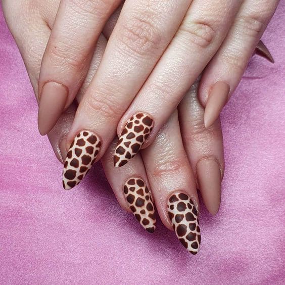 Giraffe Print Nail Art 5