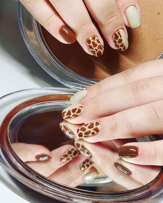 Giraffe Print Nail Art 6