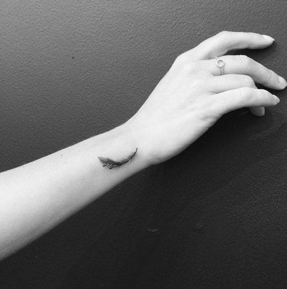 Minimal Feather Tattoo Designs 1