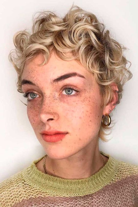 Pixie Cut For Curly Blonde Hairstyles 3