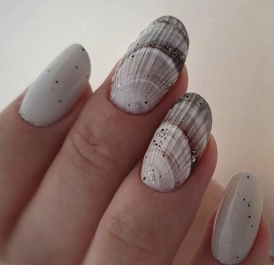 Seashell Nails 1