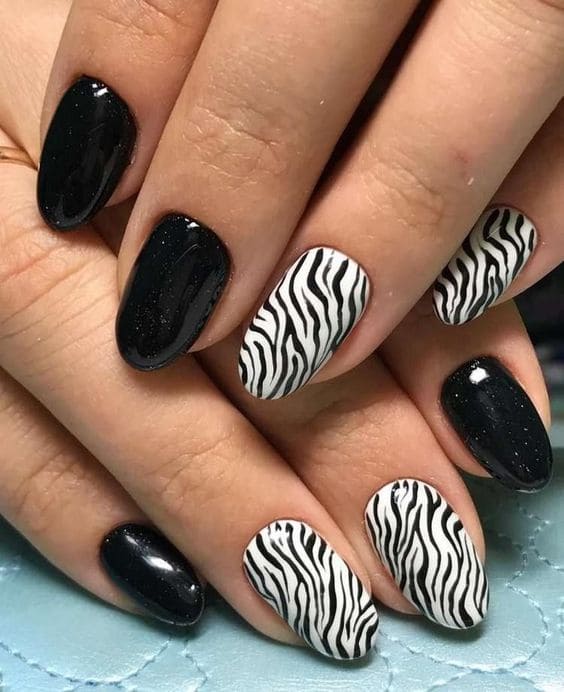 Simple Zebra Nails 1