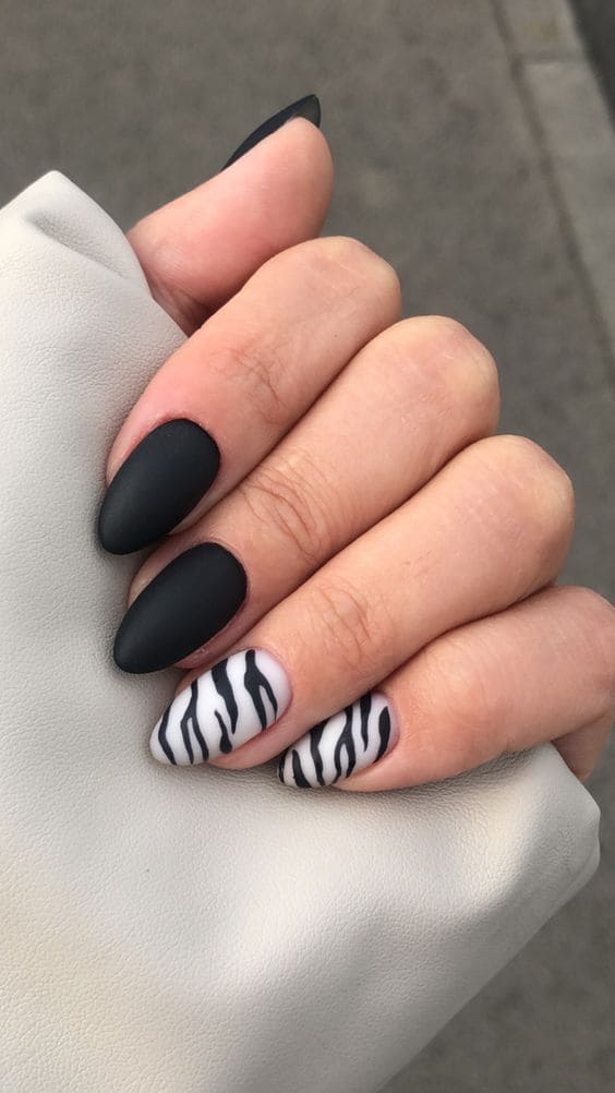 Simple Zebra Nails 2