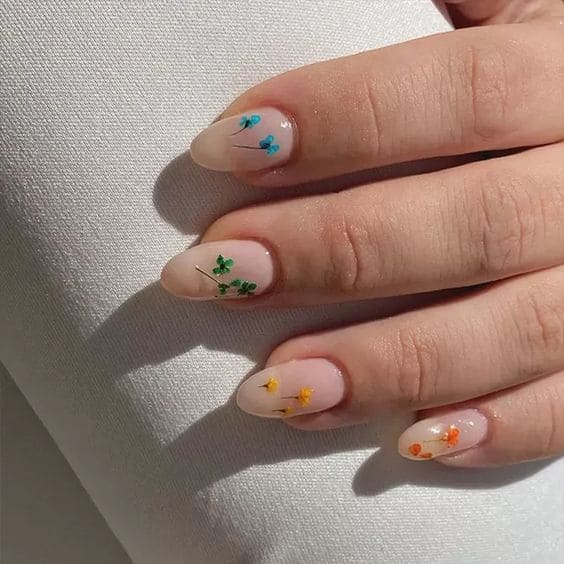Tiny Flower Manicure 3