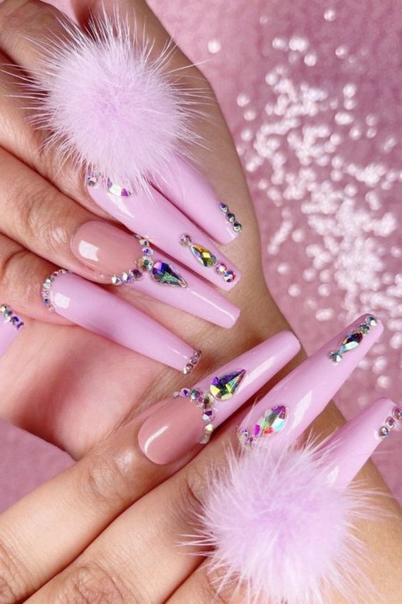 pom-pom-nails