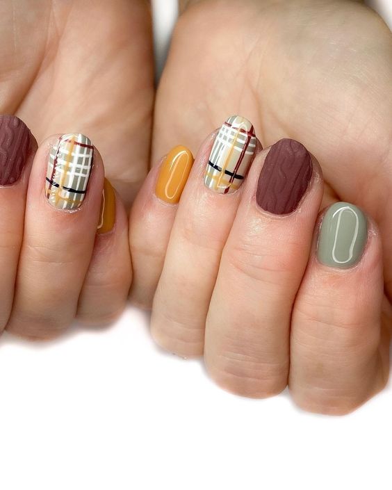 Gingham Short Fall Nail Ideas 4