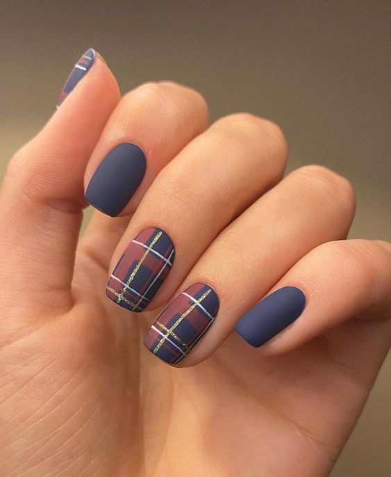 Gingham Short Fall Nail Ideas 5