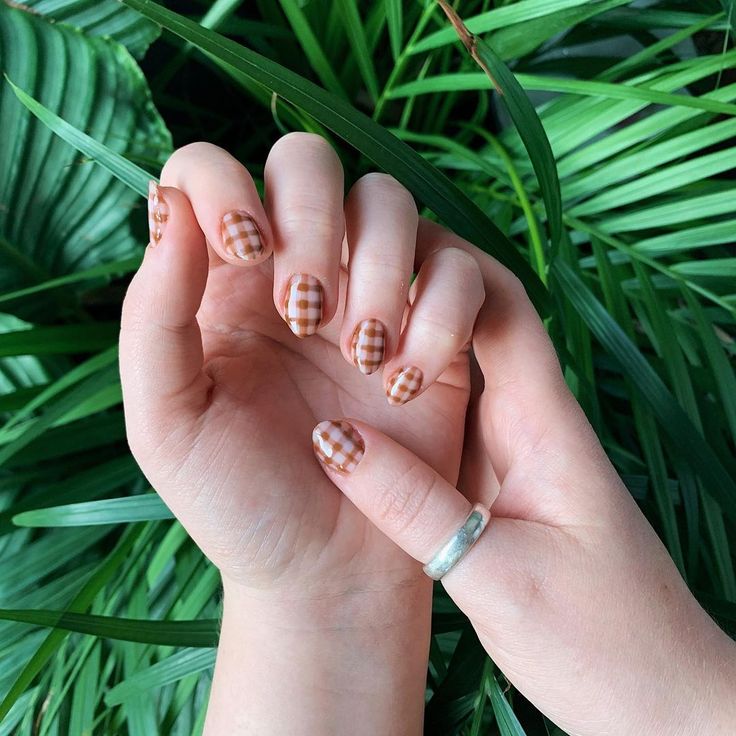 Gingham Short Fall Nail Ideas 6