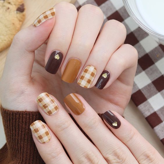 Gingham Short Fall Nail Ideas 7