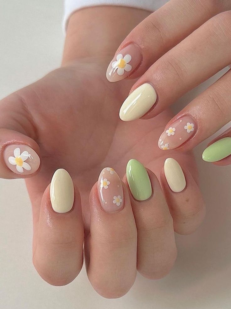 Lovely Mini Floral Pastel Nails 4