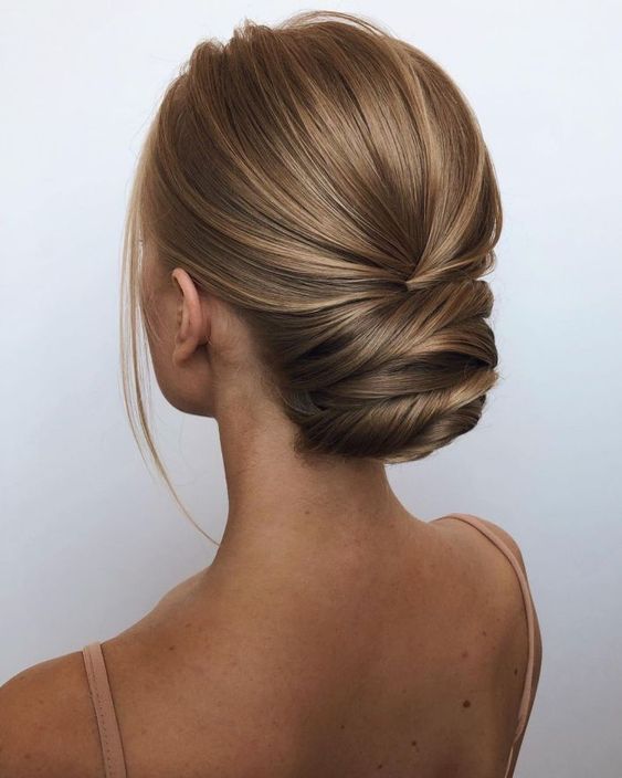 Low Chignon 1