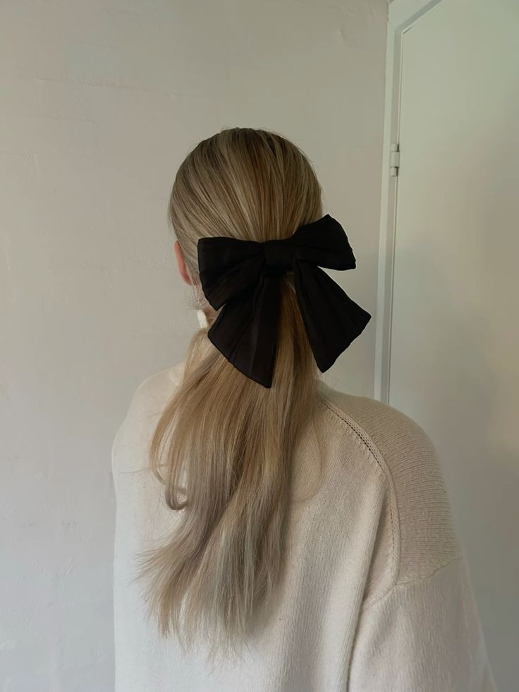 Ponytail with Big Bow Accessory 1