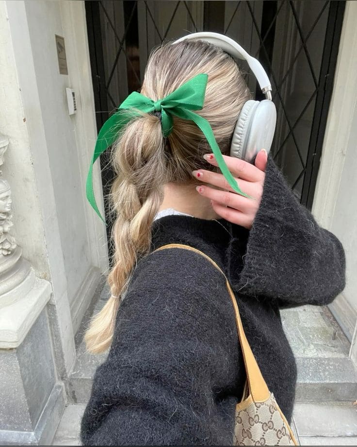 Ponytails With Cute Hair Tie 1