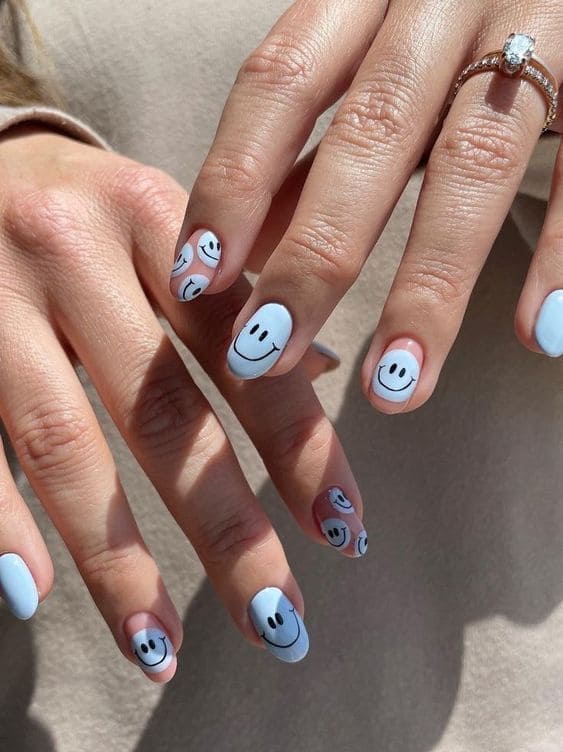 Smiley Face Nail Art 4