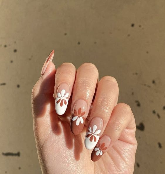 Unique Flower Manicure 3