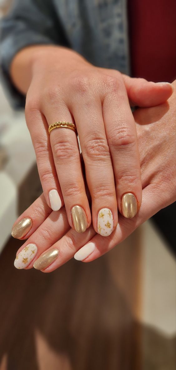 Warm Tone Short Nails With Gold Accents 5