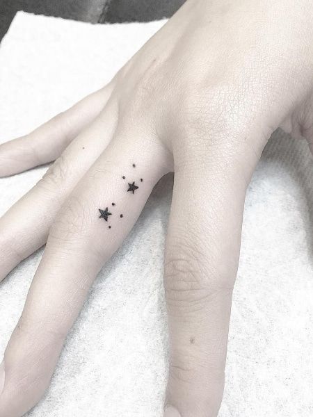 Crescent Moon And Star Finger Tattoo Designs 7