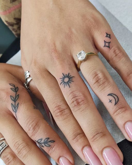 Crescent Moon And Star Finger Tattoo Designs 8