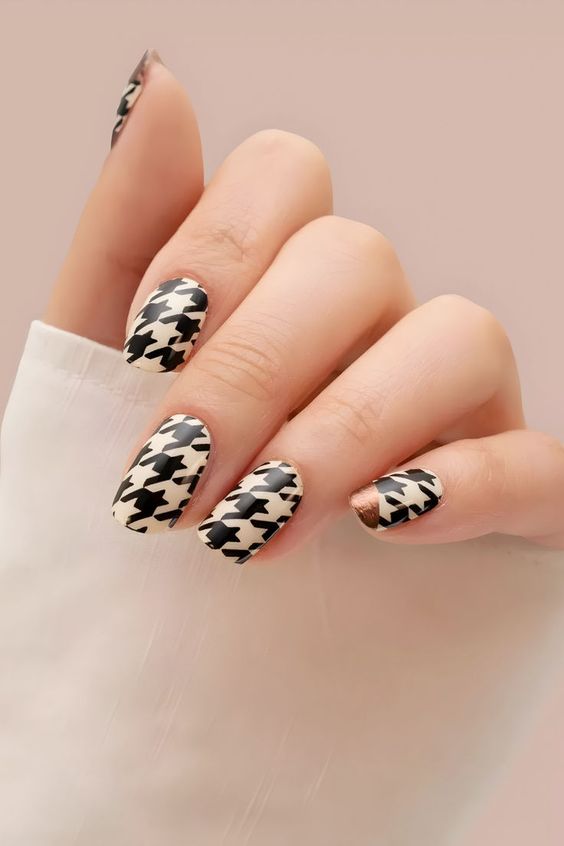 Fall Houndstooth Nails 3