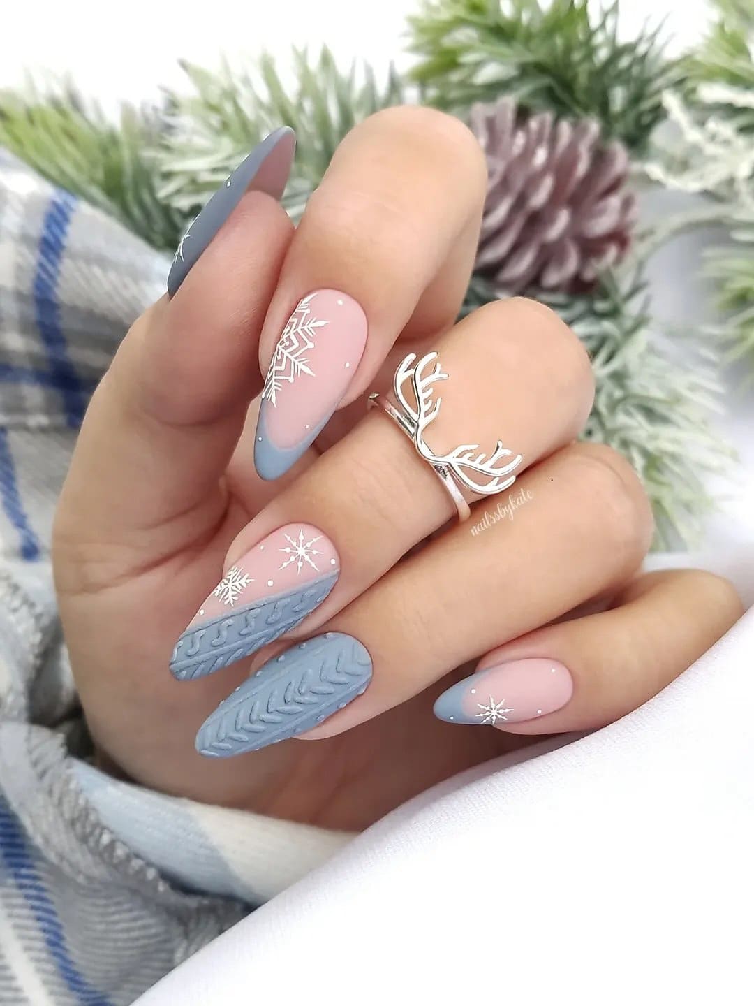 Frosty Blue Snowflake Sweater Nails